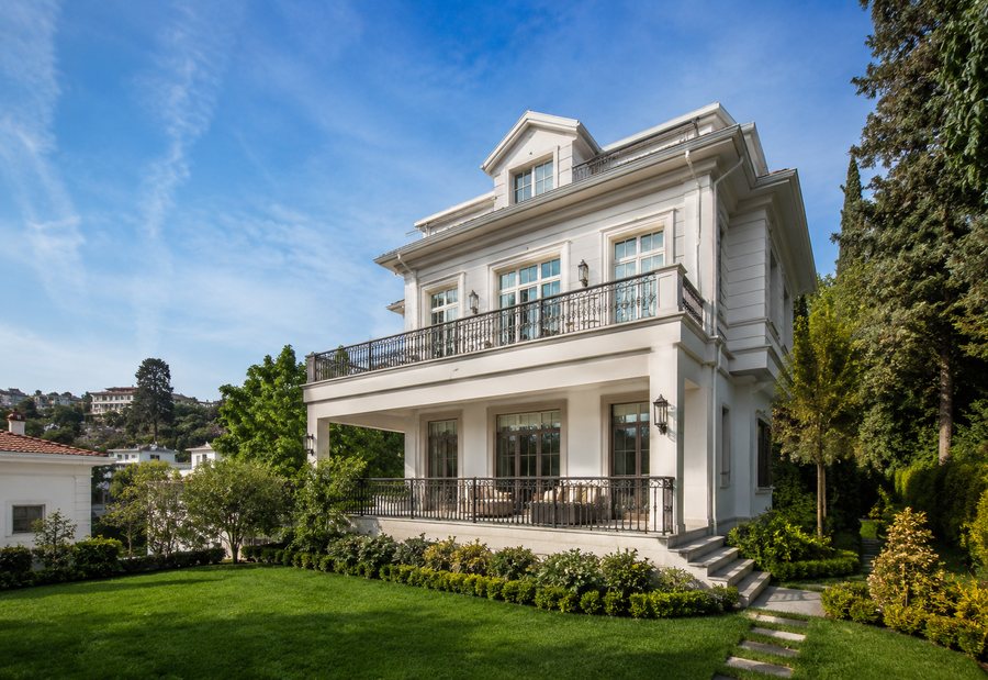 Beykoz'da bahçeli villanın dış cephesi